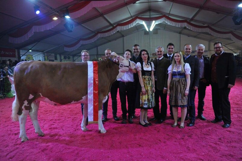 Andreas wins the Reserve Champion Title with Katja